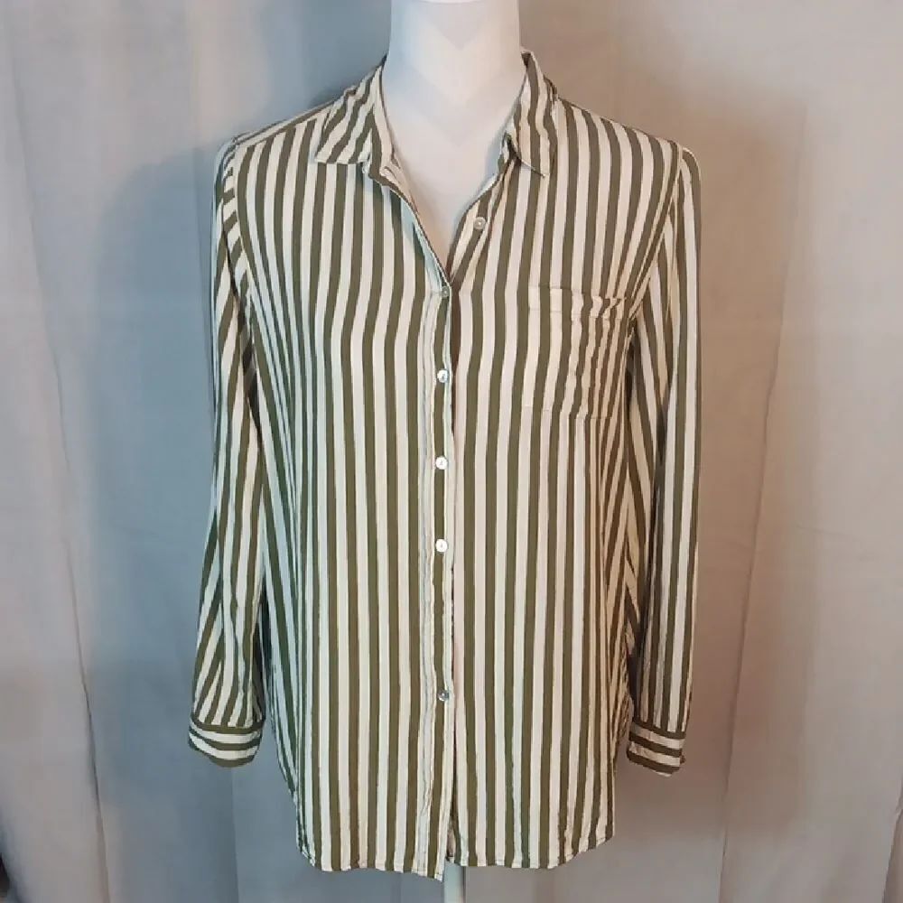 Jane & Delancey Green & White Striped Button Down Shirt